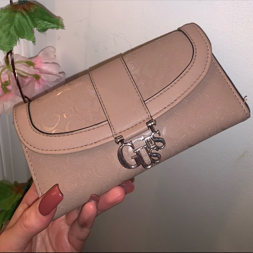 GUESS wallet💕 - Picture 2 of 4